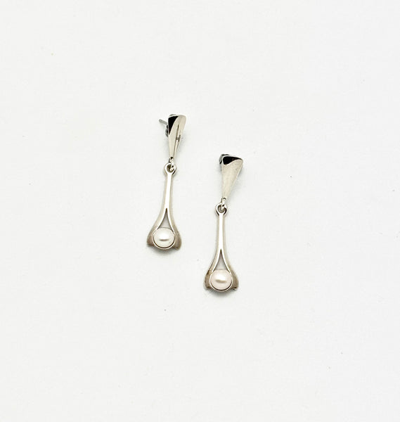 White Pearl drop earrinigs